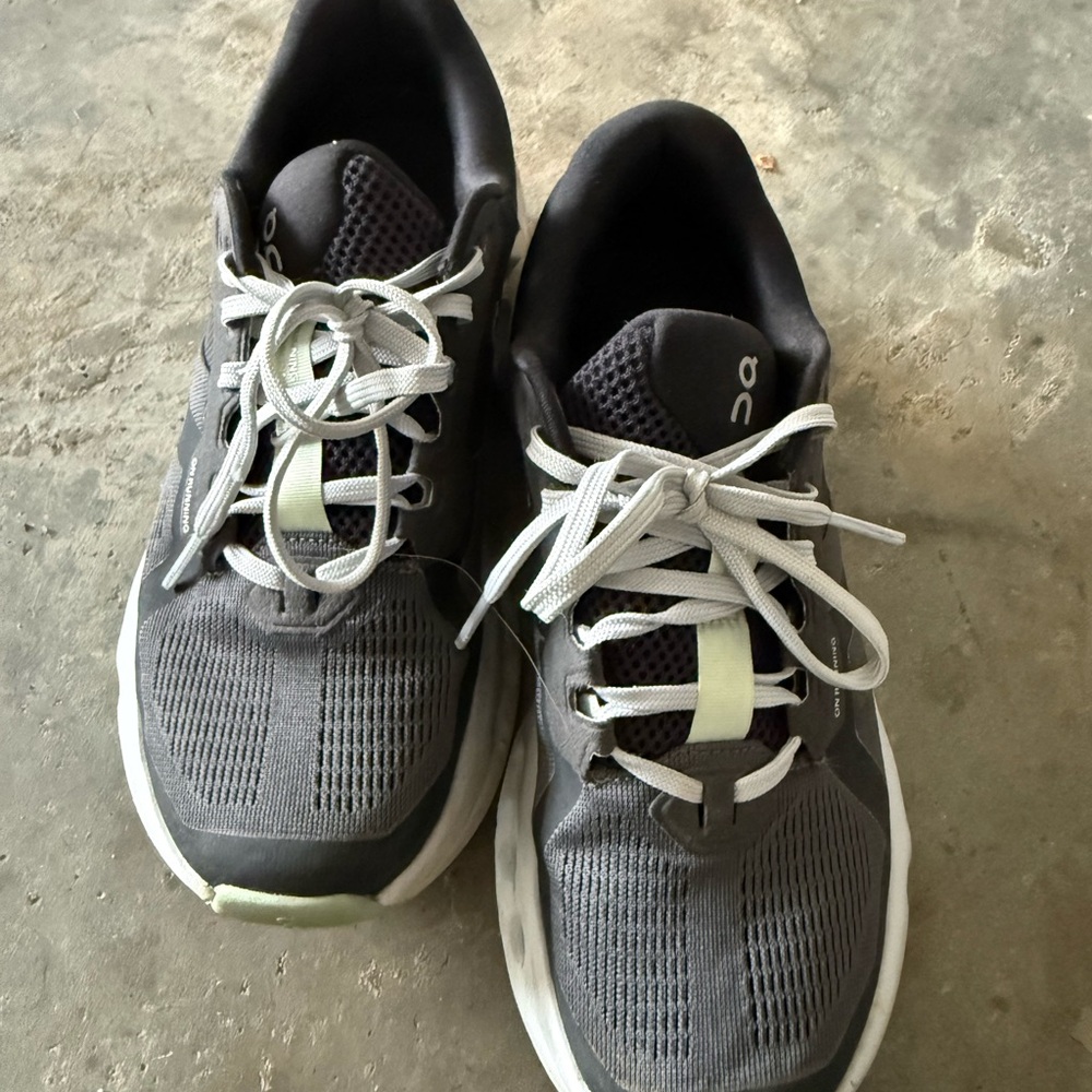 On Running womens Black and White Athletic Shoes